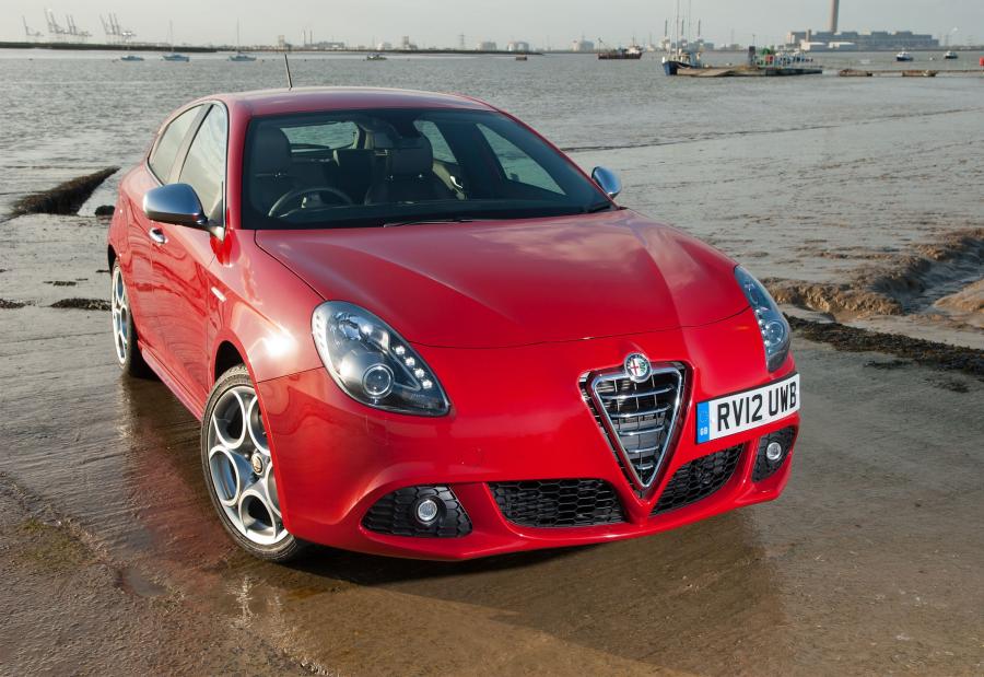  Alfa Romeo Giulietta 2012 года  (UK) (фото 38 из 56)